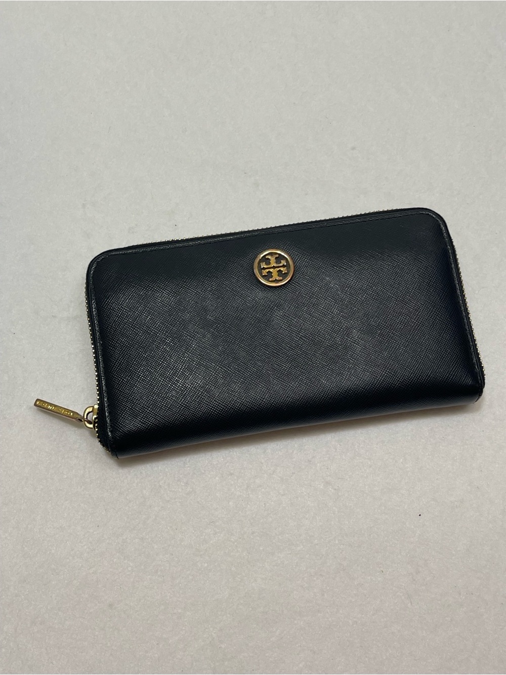 Tory Burch Black Saffiano Leather Zip Around Wallet Gold Logo - Picture 2 of 8